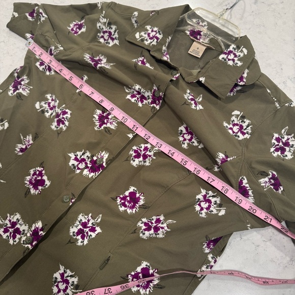 Duluth Trading Co Floral Vented Button Up Short Sleeve Army Green White Blouse - Picture 10 of 12